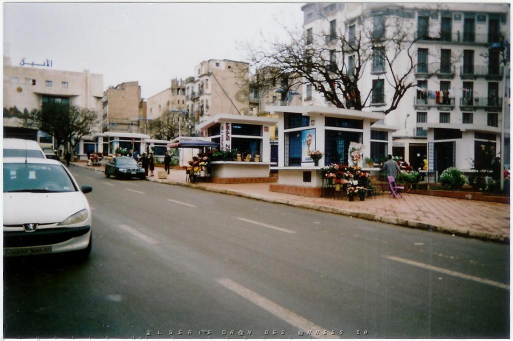 VOYAGE DU 22 29 04 2006 700 la ville place hoche.jpg